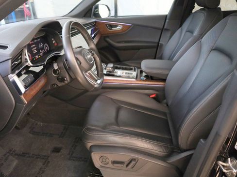 Used 2019 Audi Q8 Premium Plus w/ Premium Plus AWD/4WD image 27