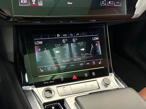 Used 2022 Audi e-tron Premium Plus w/ Premium Plus Package image 28