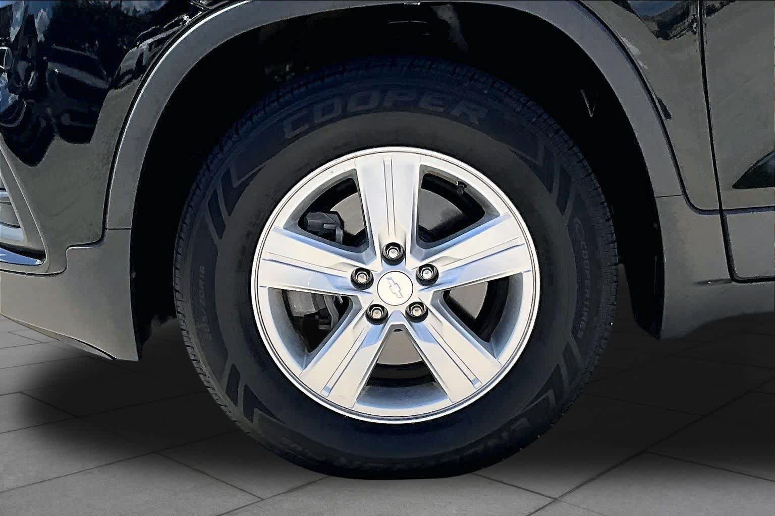 Used 2020 Chevrolet Trax LS w/ Tint and Cruise Package AWD/4WD image 10