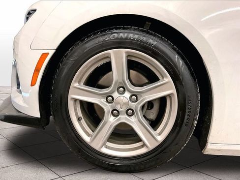 Used 2022 Chevrolet Camaro LT RWD image 8