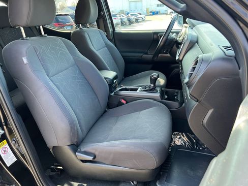 Used 2016 Toyota Tacoma TRD Sport image 12