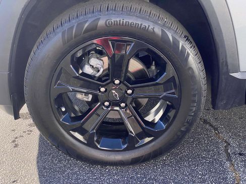 Used 2025 Chevrolet Equinox LT w/ Midnight Edition image 11