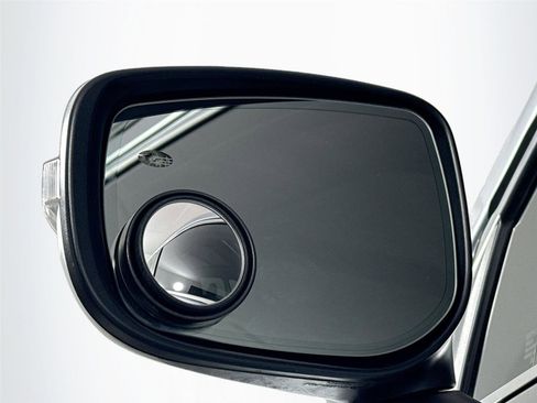 Used 2021 Subaru Ascent Limited w/ Technology Package image 5