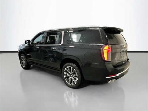 New 2026 Chevrolet Suburban High Country image 6