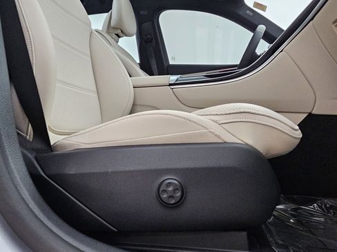 Certified 2025 Mercedes-Benz GLC 300 4MATIC w/ Driver Assistance Package image 17