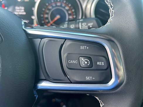 Used 2023 Jeep Wrangler Unlimited Sahara AWD/4WD image 43