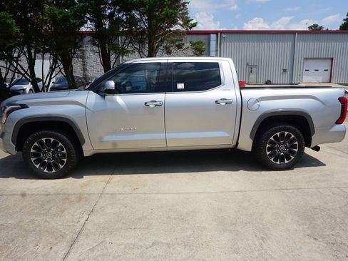 Used 2023 Toyota Tundra Limited AWD/4WD image 19