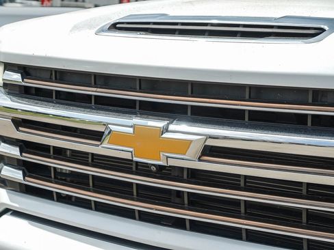 Used 2022 Chevrolet Silverado 2500 High Country w/ Technology Package AWD/4WD image 9