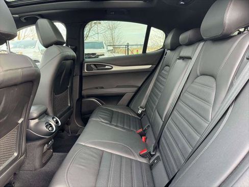 Used 2023 Alfa Romeo Stelvio Veloce image 11