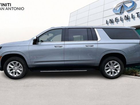 Used 2025 Chevrolet Suburban Premier AWD/4WD image 45