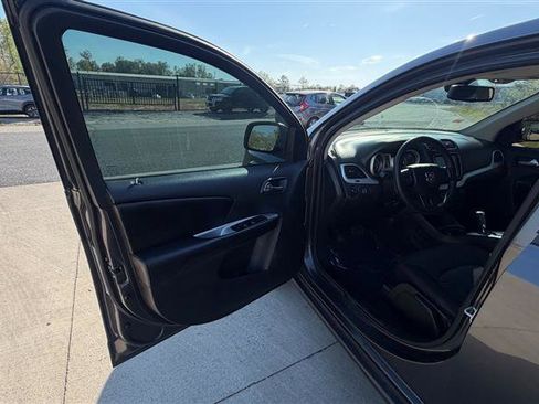 Used 2019 Dodge Journey SE image 11