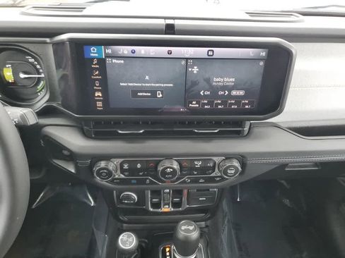 Used 2025 Jeep Wrangler Sahara w/ Safety Group image 21