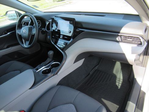 Used 2022 Toyota Camry LE image 10