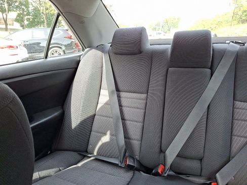 Used 2015 Toyota Camry LE image 18
