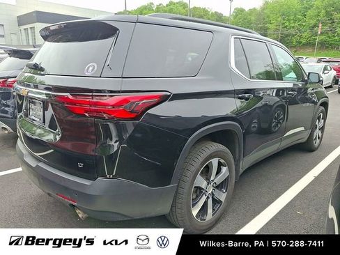 Used 2022 Chevrolet Traverse LT w/ LT Premium Package AWD/4WD image 5