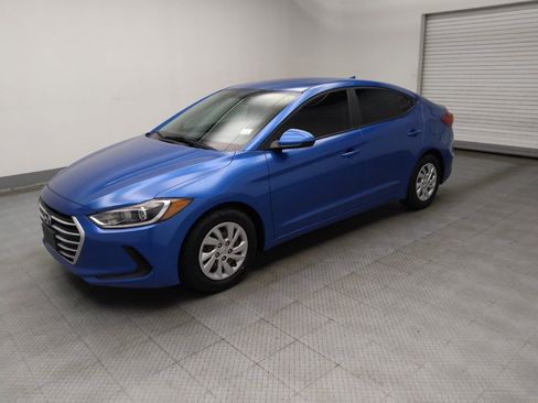 Used 2017 Hyundai Elantra SE image 2