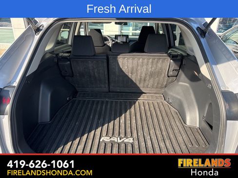 Used 2020 Toyota RAV4 LE image 29