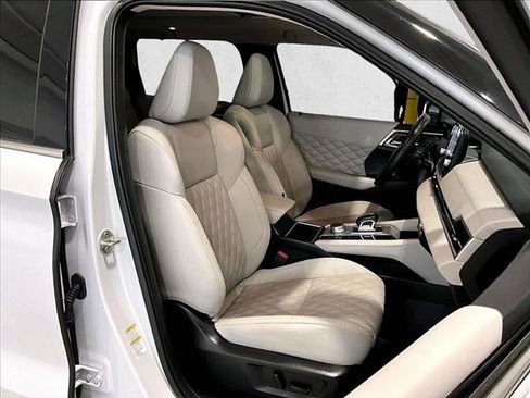 Used 2023 Mitsubishi Outlander SEL FWD image 9