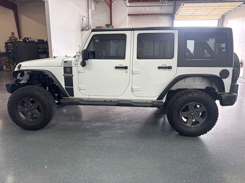 Used 2016 Jeep Wrangler Unlimited Sport image 7
