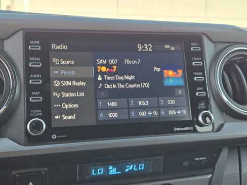 Used 2021 Toyota Tacoma TRD Sport w/ Technology Package image 10