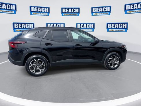 Used 2025 Chevrolet Trax LT FWD image 9