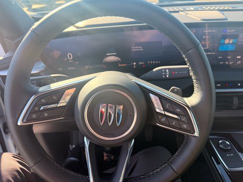 Used 2025 Buick Enclave Preferred image 18