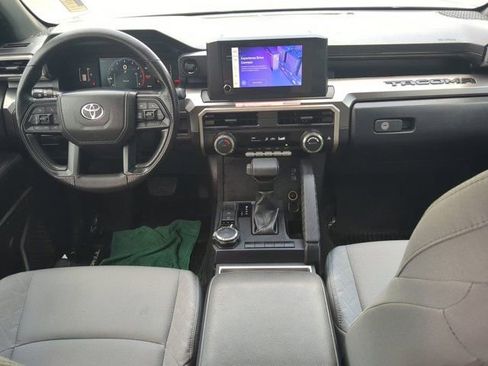 Used 2025 Toyota Tacoma SR5 AWD/4WD image 13