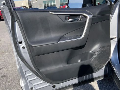 Used 2020 Toyota RAV4 Limited image 22