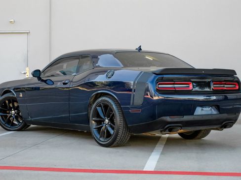 Used 2016 Dodge Challenger R/T Scat Pack w/ Leather Interior Group image 16