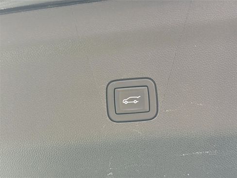 Used 2024 Chevrolet Suburban Premier RWD image 44