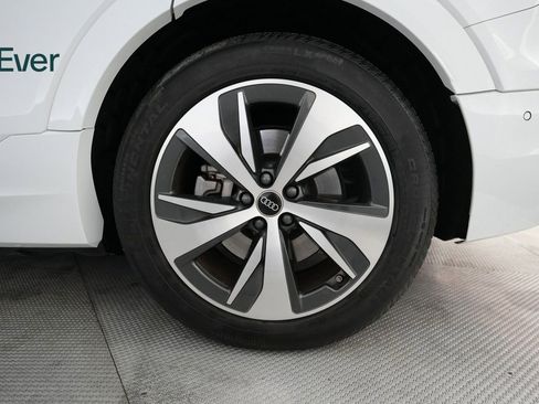 Used 2024 Audi Q8 e-tron Premium Plus image 17