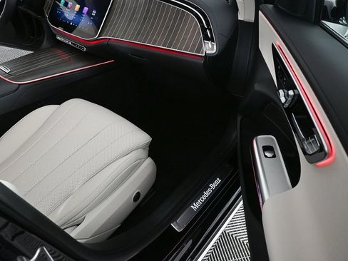 Used 2025 Mercedes-Benz E 350 Sedan image 21