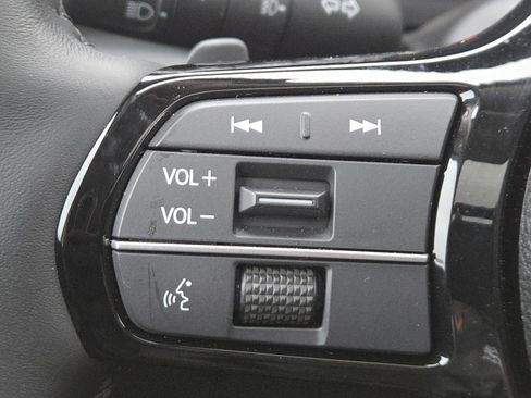 Used 2025 Honda Pilot Elite image 9