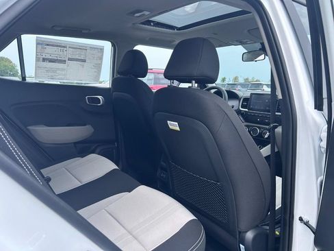 Used 2026 Hyundai Venue SEL FWD image 5