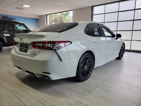 Used 2022 Toyota Camry XSE image 6
