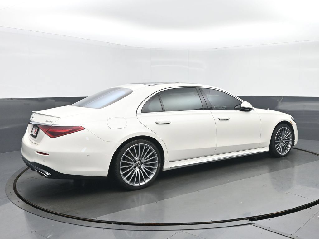 Used 2022 Mercedes-Benz S 580 4MATIC Sedan image 3