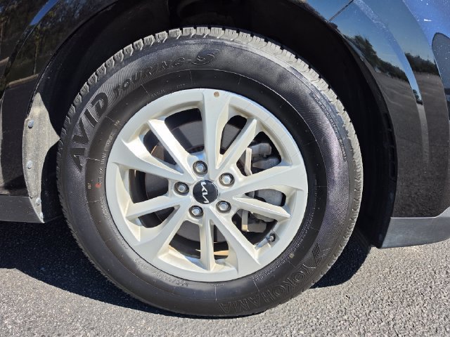 Used 2022 Kia Carnival LX FWD image 3