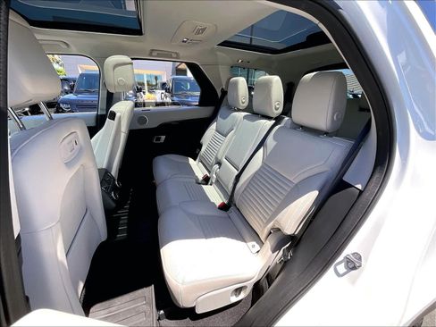 Used 2025 Land Rover Discovery S AWD/4WD image 29