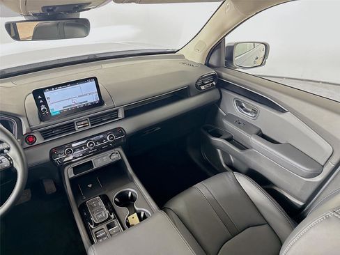 Used 2025 Honda Pilot Touring image 26