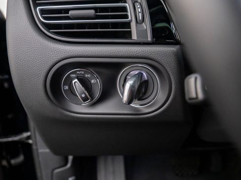 New 2026 Porsche Macan image 20