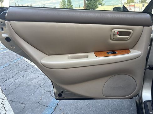 Used 2000 Lexus ES 330 FWD image 29