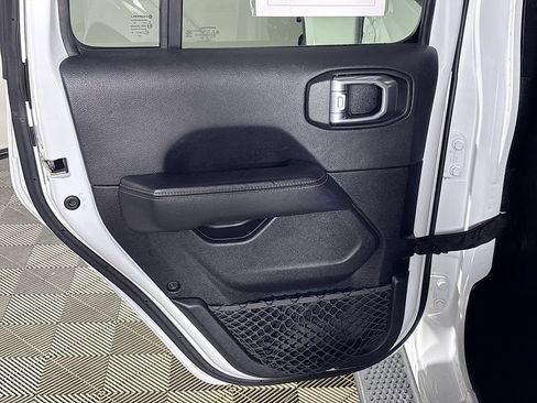 Used 2021 Jeep Wrangler Unlimited Sahara AWD/4WD image 18