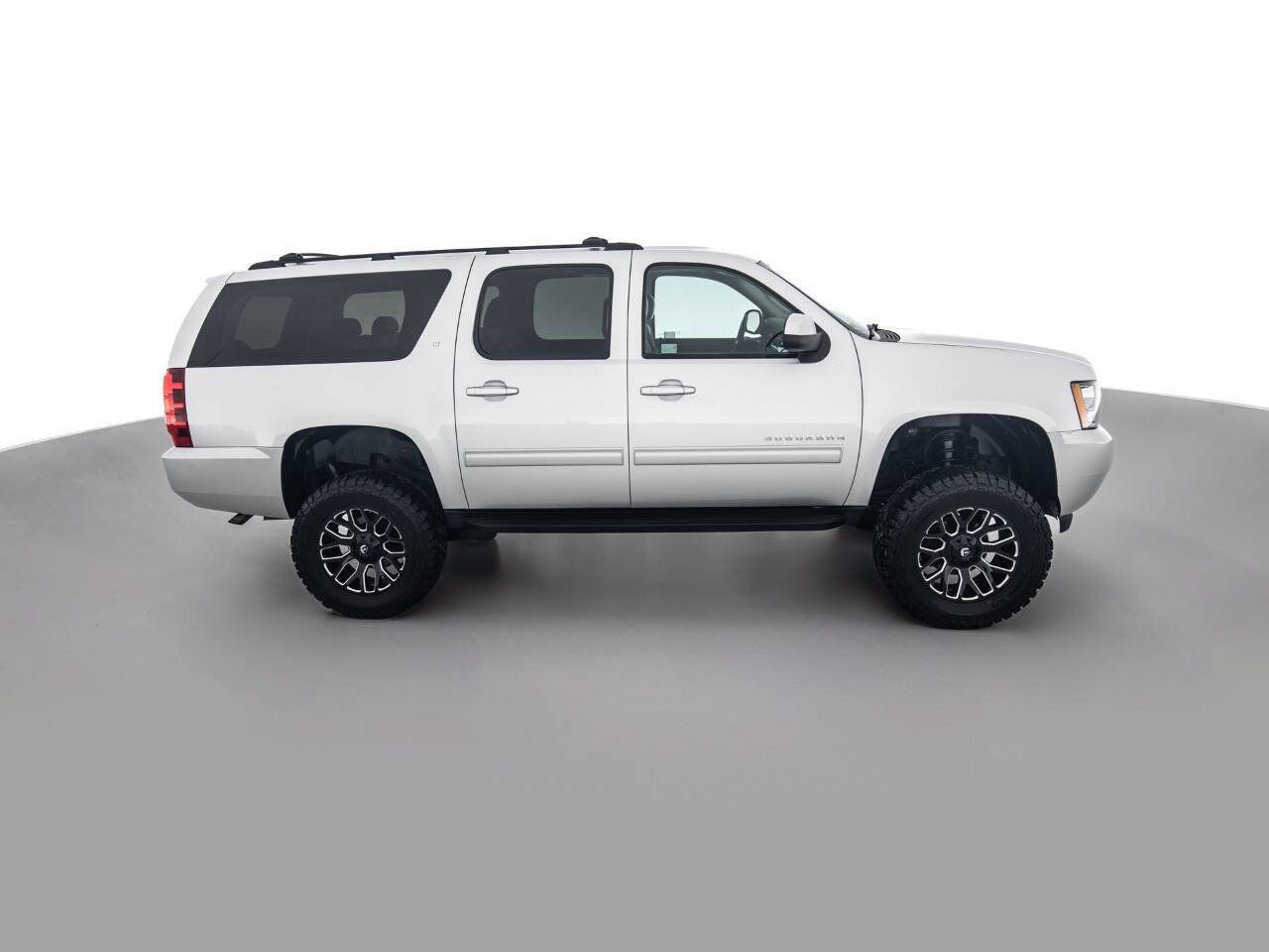 Used 2013 Chevrolet Suburban LT w/ Luxury Package AWD/4WD image 4