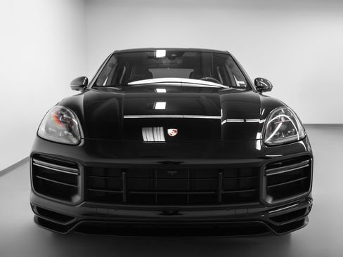 Certified 2022 Porsche Cayenne Turbo GT image 9