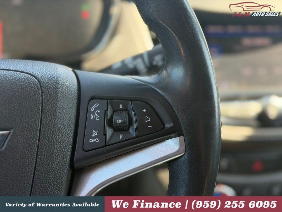 Used 2020 Chevrolet Trax LT w/ LT Convenience Package AWD/4WD image 18