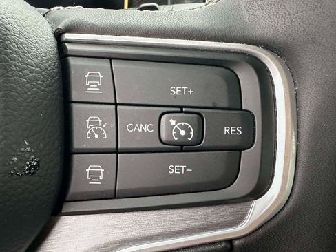 Used 2025 Jeep Wagoneer 4WD w/ Premium Group I image 21