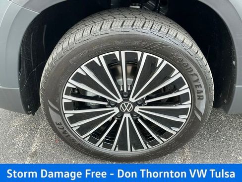 New 2026 Volkswagen Taos SE FWD image 9
