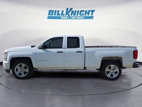 Used 2017 Chevrolet Silverado 1500 Custom w/ Custom Convenience Package RWD image 2