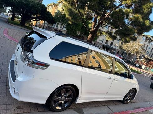 Used 2015 Toyota Sienna SE Premium FWD image 23
