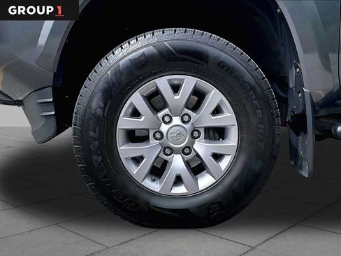 Used 2019 Toyota Tacoma SR5 AWD/4WD image 11